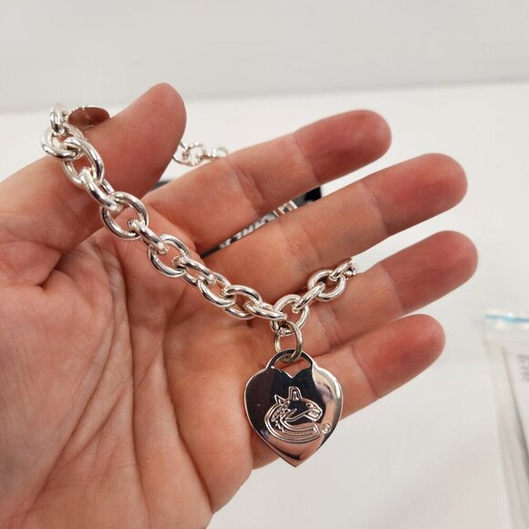 NHL Vancouver Canucks Heart Bracelets x 2 and Bottle Opener Bundle Avon - Picture 4 of 10